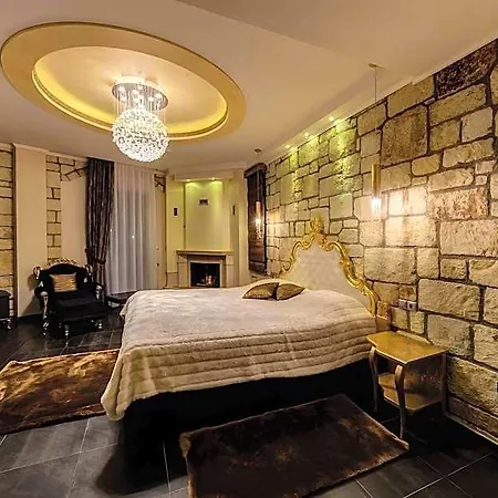 Chateau Rond Boutique Órma