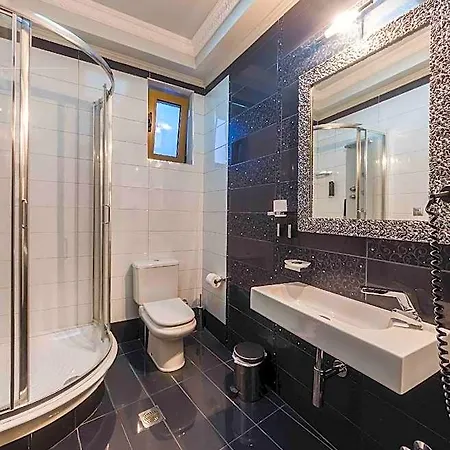 Chateau Rond Boutique Órma
